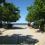 Urb La Riviera Apartment
